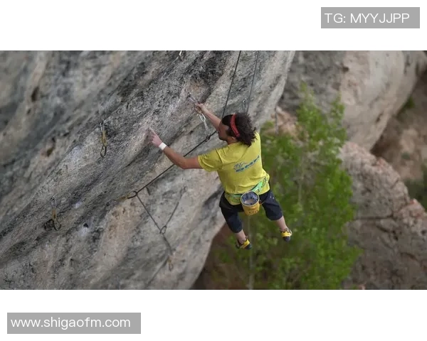 北京攀岩队战术深度解析与其他队伍的对比分析 北京攀岩队战术深度解析与其他队伍的对比分析